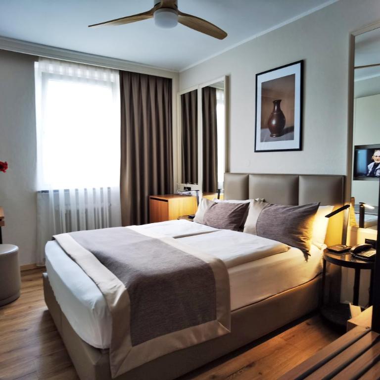 Hotel Italia - Doppelzimmer mit Queensize-Bett - 1