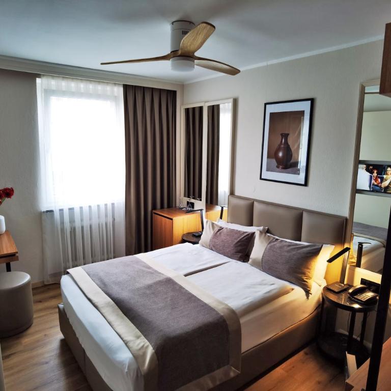 Hotel Italia - Doppelzimmer mit Queensize-Bett - 13