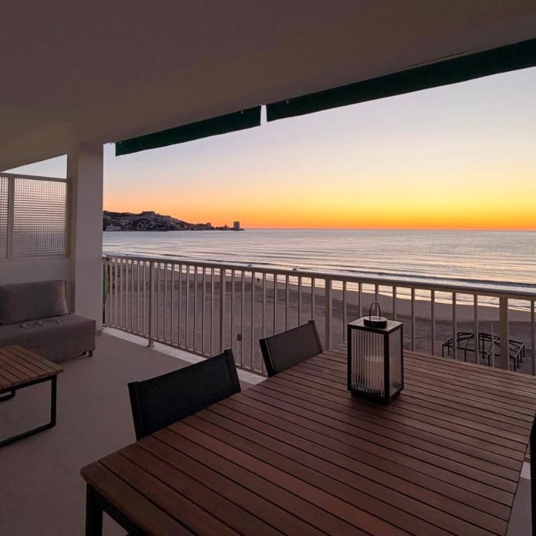 La Palmera - Primera linea frontal en Playa San Antonio - Three-Bedroom Apartment with Sea View - 18