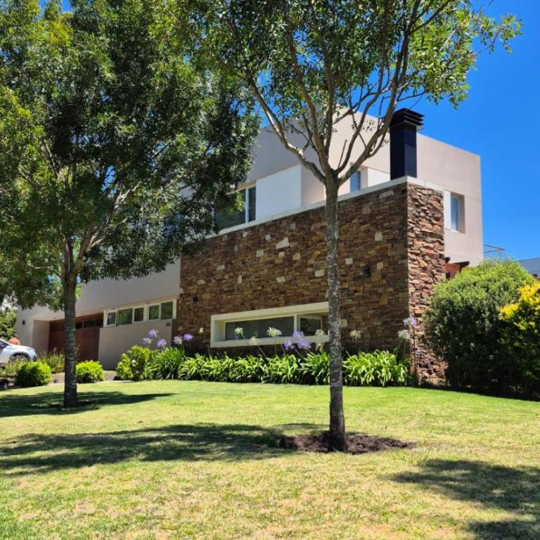 Residencia Deluxe en Barrio Privado - Casa de 3 dormitorios - 25