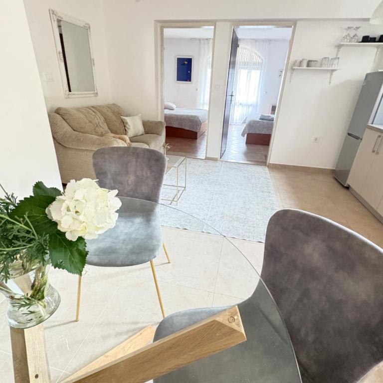 Apartments Herceg Novi - Apartman s 2 Spavaće Sobe sa Balkonom i Terasom - 3