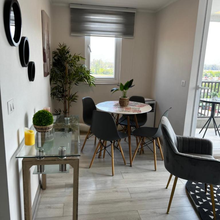 Dep moderno al costado de HHRR , parking privado , wifi , cercano a panamericana 5 - Apartamento - 4