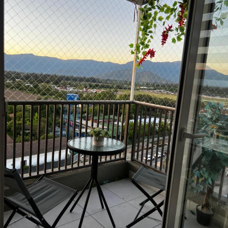 Dep moderno al costado de HHRR , parking privado , wifi , cercano a panamericana 5 - Apartamento - 5