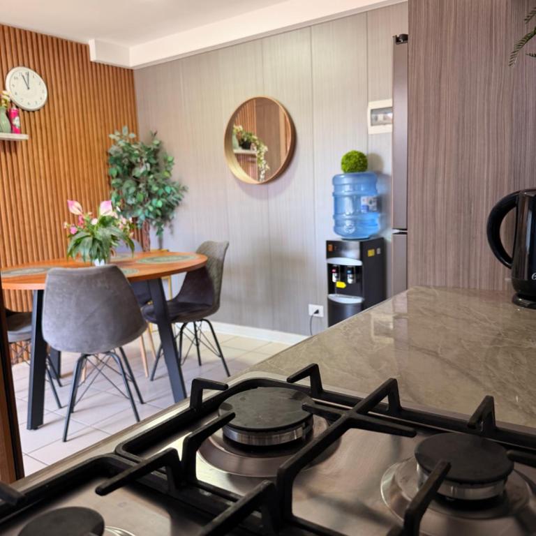 Dep cercano a carretera 5 , 3H 1,5 baños , wifi , parking privado - Apartamento - 7