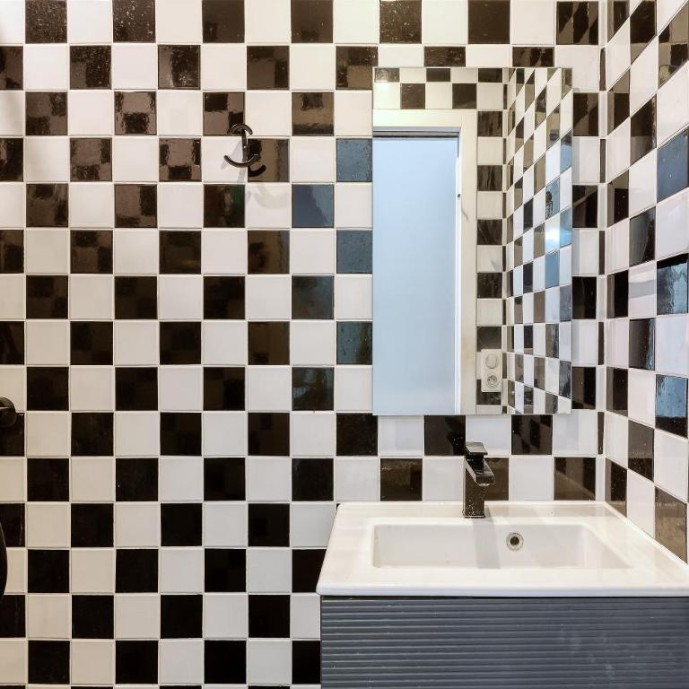 Par056 - Mansion-Style Apartment by Parc Monceau - Villa - 19