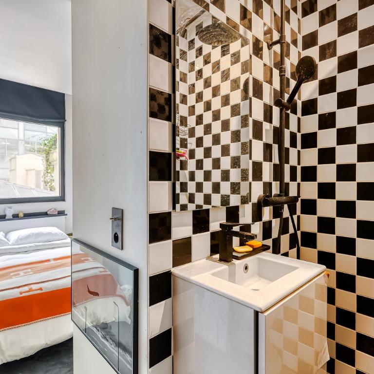 Par056 - Mansion-Style Apartment by Parc Monceau - Villa - 20
