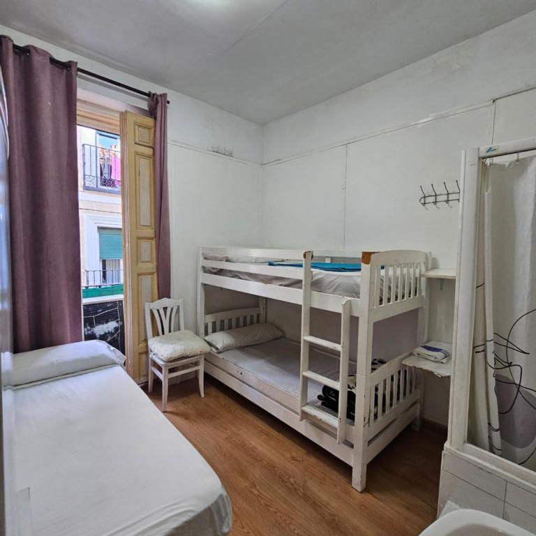Pensión DANIEL - Triple Room with Bathroom - 5