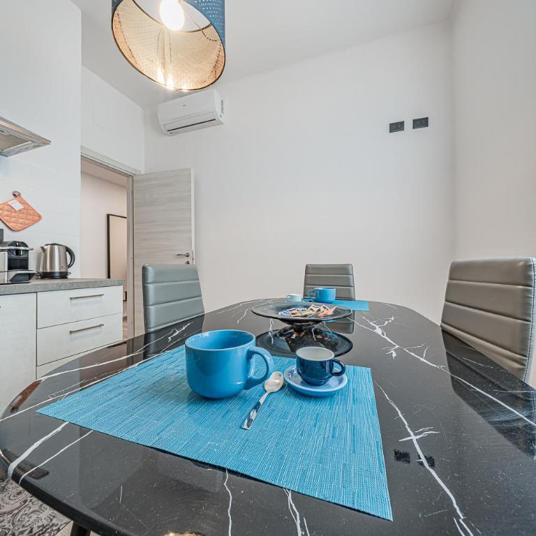 Historic Hub - Crociere a 10 min - AC - WiFi Gratis - Two-Bedroom Apartment - 15