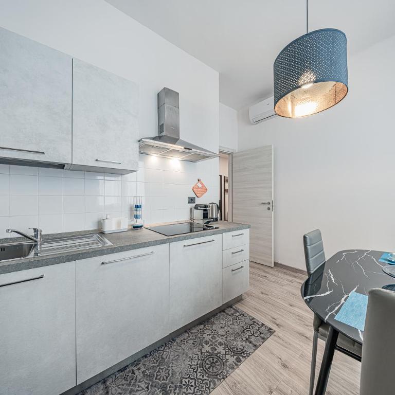 Historic Hub - Crociere a 10 min - AC - WiFi Gratis - Two-Bedroom Apartment - 11