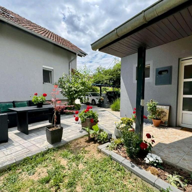Prostrana moderna kuca u centru- 2 spavaće sobe, parking u dvoristu - Apartman sa 2 Spavaće Sobe - 4