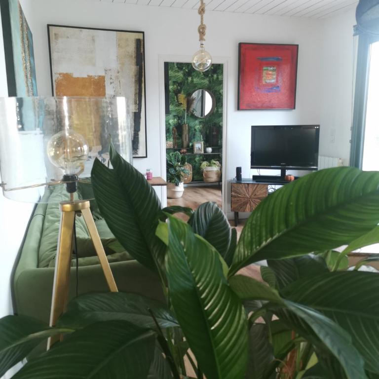 Maison contemporaine avec piscine dans la verdure - Villa 1 Chambre - 7