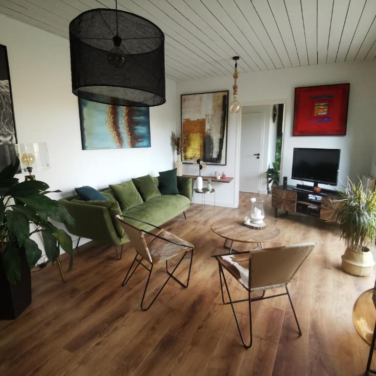 Maison contemporaine avec piscine dans la verdure - Villa 1 Chambre - 9