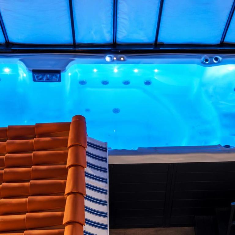 Piscine Jacuzzi Privée Chauffée, Terrasse et Garage à Nice - Appartement 2 Chambres - 4