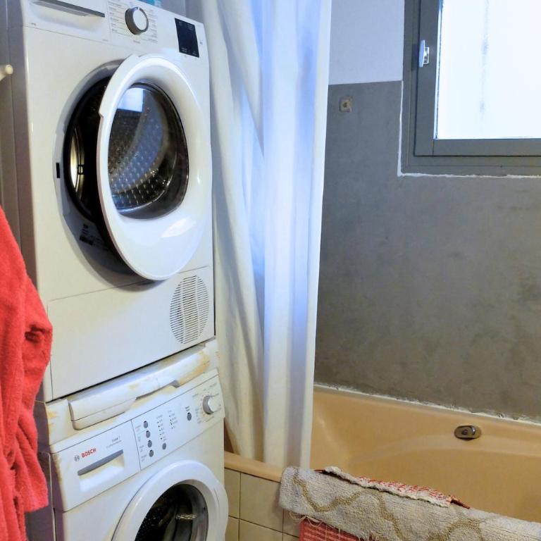 Maison 8 personnes - 3 mn du centre d'AX, Barbecue, Randos, Thermes - Haus mit 4 Schlafzimmern - 34