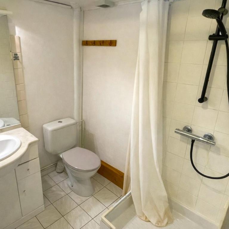 Maison 8 personnes - 3 mn du centre d'AX, Barbecue, Randos, Thermes - Haus mit 4 Schlafzimmern - 31