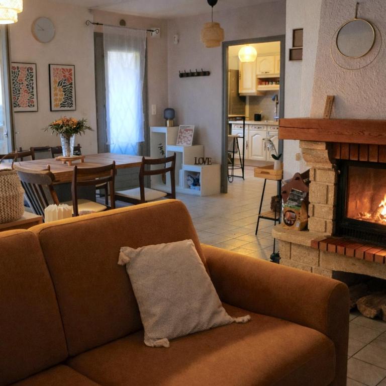 Maison 8 personnes - 3 mn du centre d'AX, Barbecue, Randos, Thermes - Haus mit 4 Schlafzimmern - 14