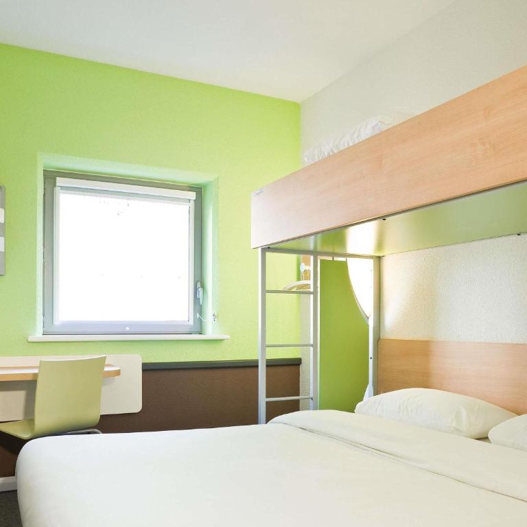 Ibis Budget Lille Gares Vieux-Lille - Suite Familiale Standard avec 2 Chambres Communicantes - 4