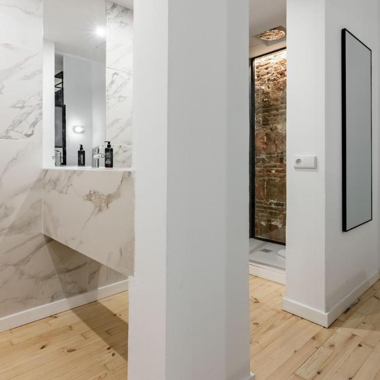 Malasaña Vibes Room 1 - One-Bedroom Apartment - 23