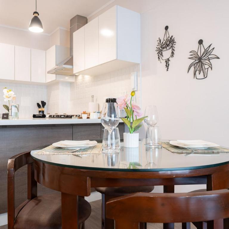 Artline Apartments by Vibrant - One-Bedroom Apartment with Balcony - 3