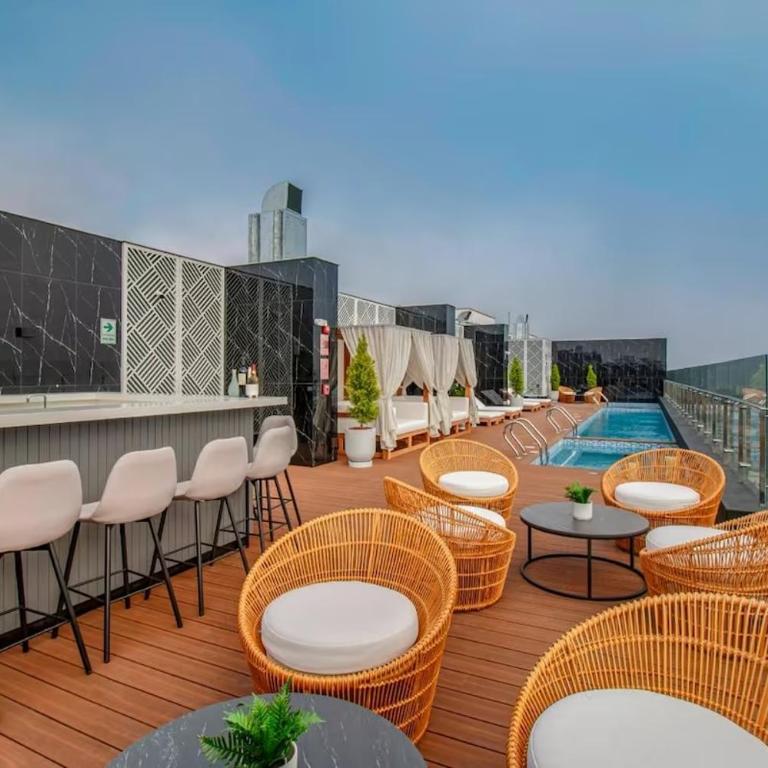 Artline Apartments by Vibrant - Deluxe One-Bedroom Apartment with City View - 7