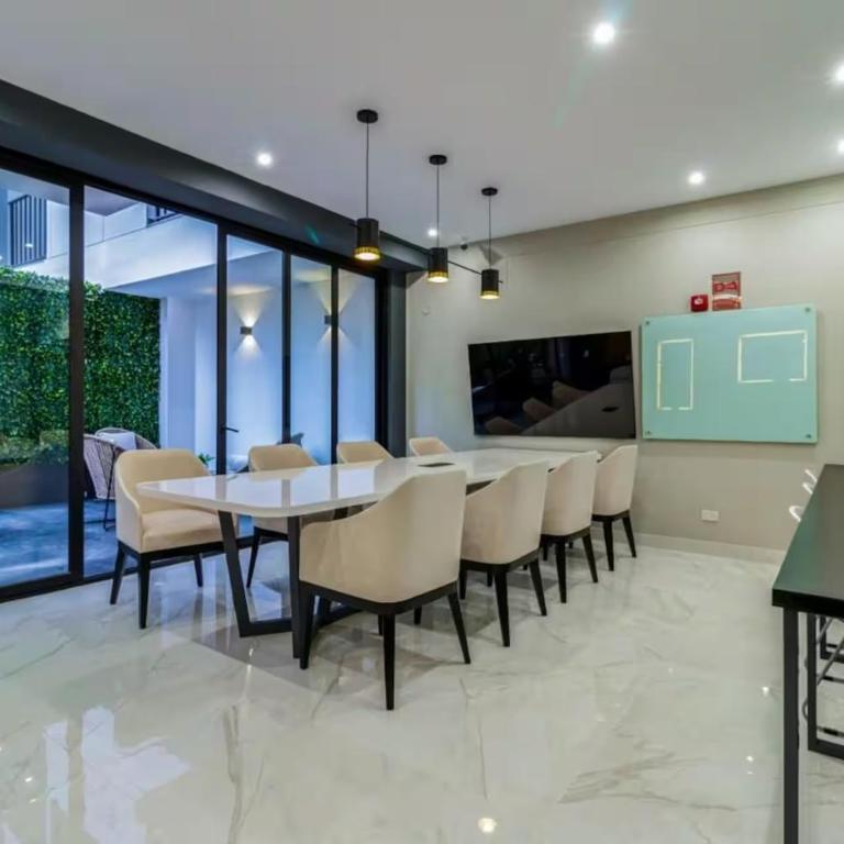 Artline Apartments by Vibrant - Deluxe One-Bedroom Apartment with City View - 23