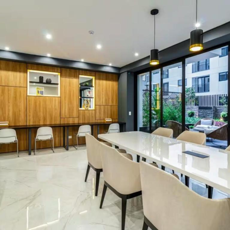 Artline Apartments by Vibrant - Deluxe One-Bedroom Apartment with City View - 24