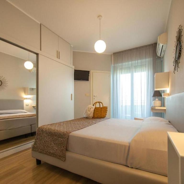Hotel Brig Fronte Mare Nuova Gestione - Deluxe Quadruple Room with Sea View - 2