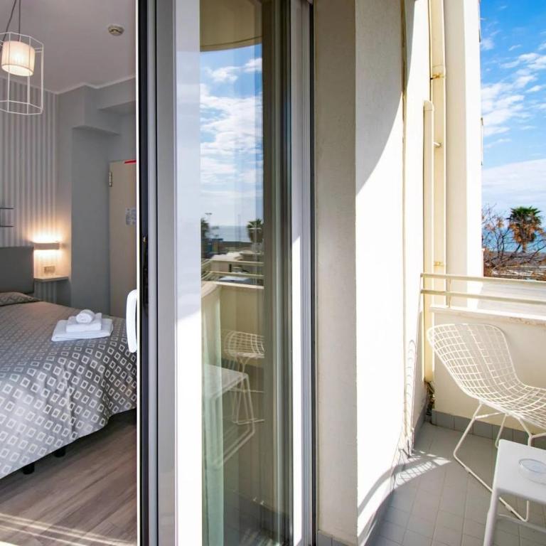 Hotel Brig Fronte Mare Nuova Gestione - Superior Double or Twin Room with Side Sea View - 3