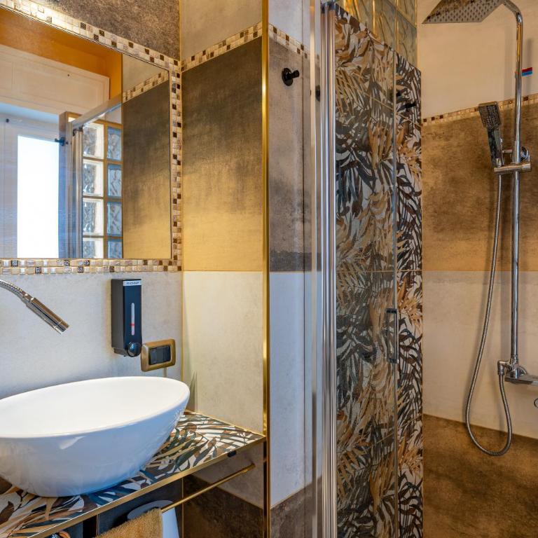 Lunea Mea Rooms - Managed by Holydaisy - Camera Matrimoniale Deluxe con Balcone - 8