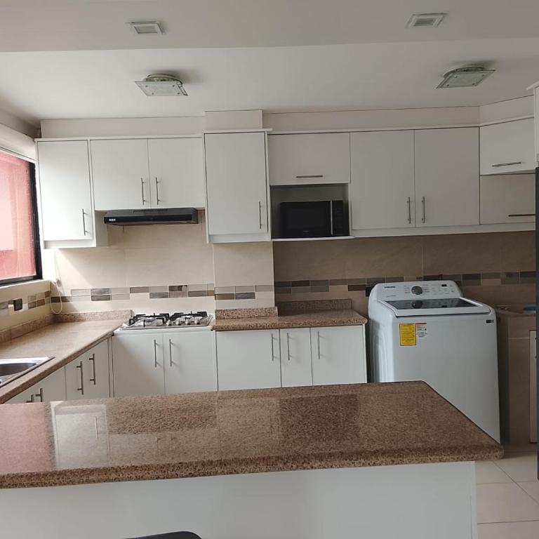 Tonsupa Playa Almendro - Three-Bedroom Apartment - Oceanfront - 4
