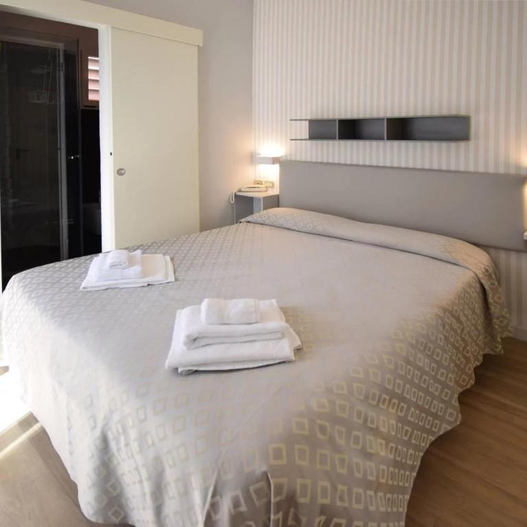 Hotel Brig Fronte Mare Nuova Gestione - Superior Double or Twin Room with Side Sea View - 7