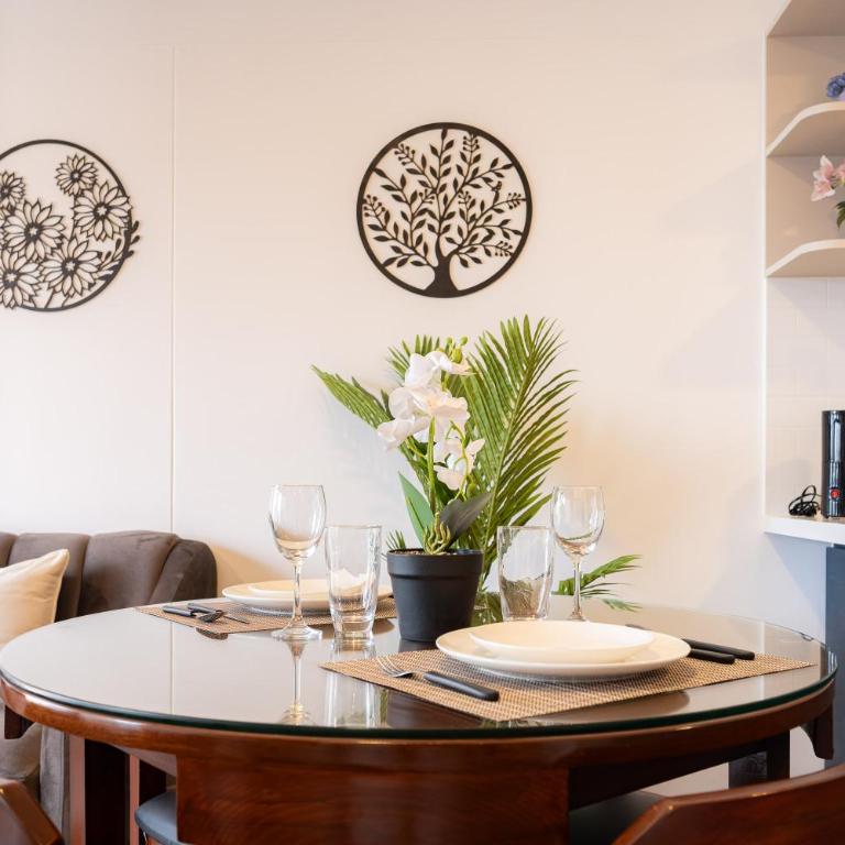 All San Isidro Apartments by Vibrant - One-Bedroom Apartment with Balcony and City View - 36