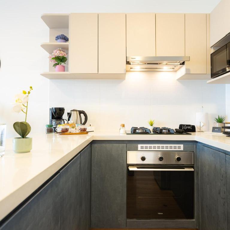 All San Isidro Apartments by Vibrant - One-Bedroom Apartment with Balcony and City View - 37