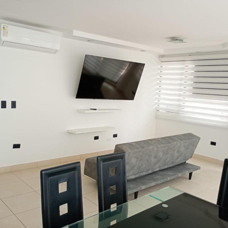 Tonsupa Playa Almendro - Three-Bedroom Apartment - Oceanfront - 3