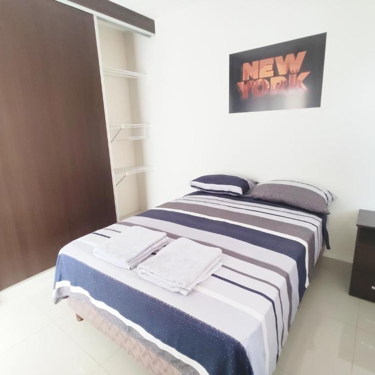 Mi casa, moderna B - Three-Bedroom House - 1