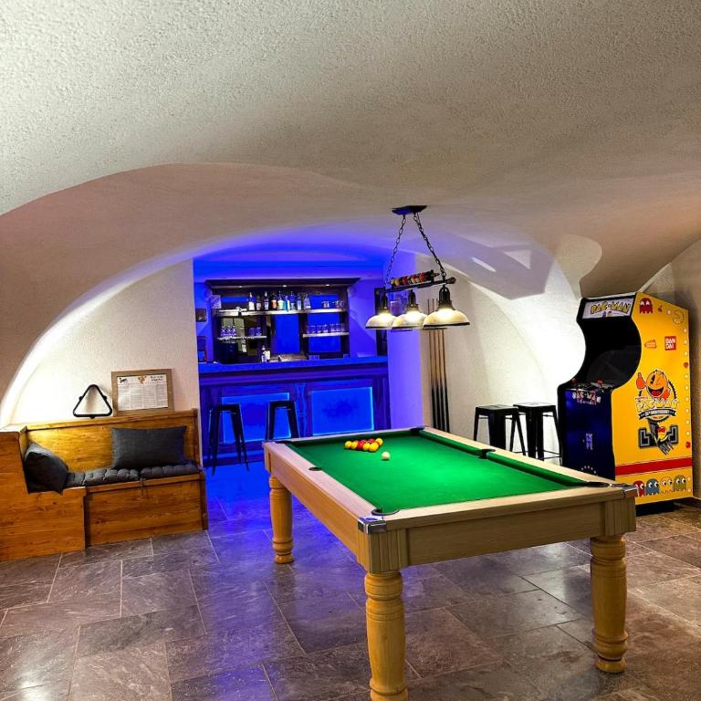 Chalet Alpin avec piscine, jacuzzi et salle de jeux - Chalet 3 Chambres - 2