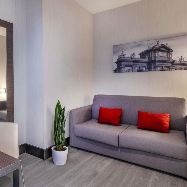 Novotel Madrid Center - Executive Queen Room with Lounge Area - 9