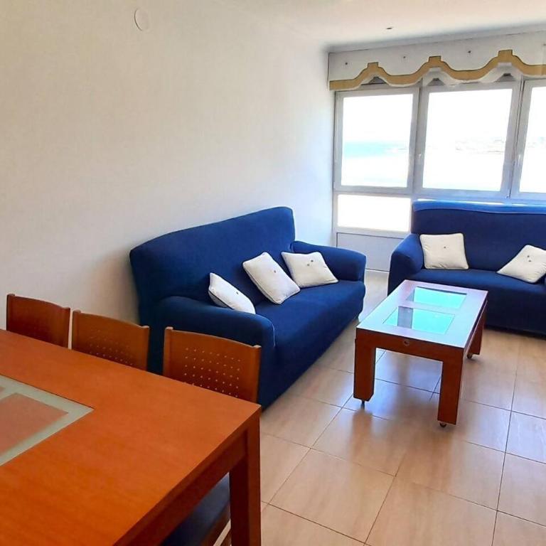 Primera línea con vistas al mar, piscina y parking - Three-Bedroom Apartment - 11
