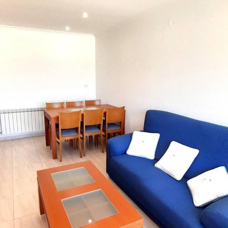 Primera línea con vistas al mar, piscina y parking - Three-Bedroom Apartment - 14