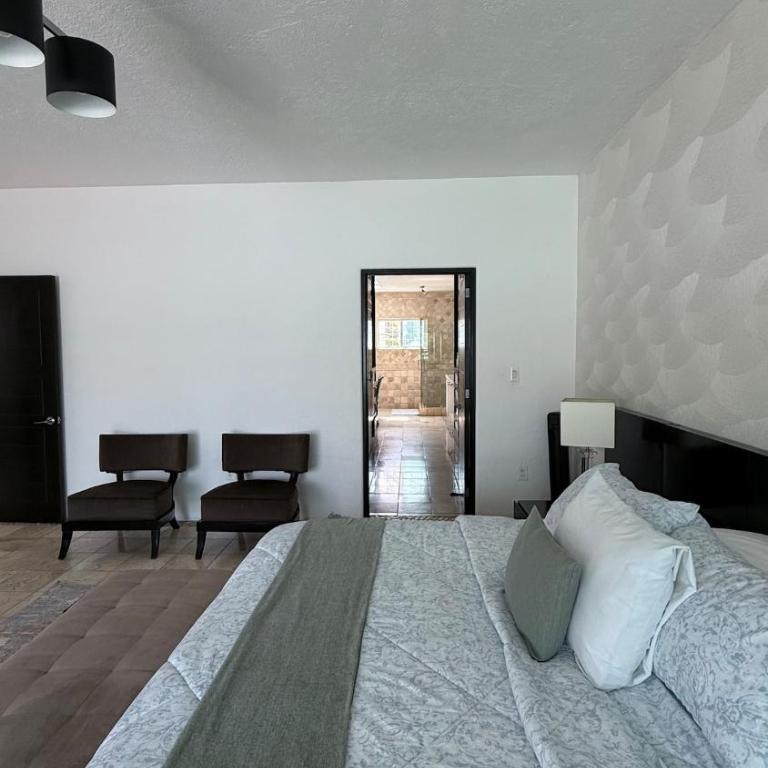 Casa del Árbol - Three-Bedroom Villa - 4