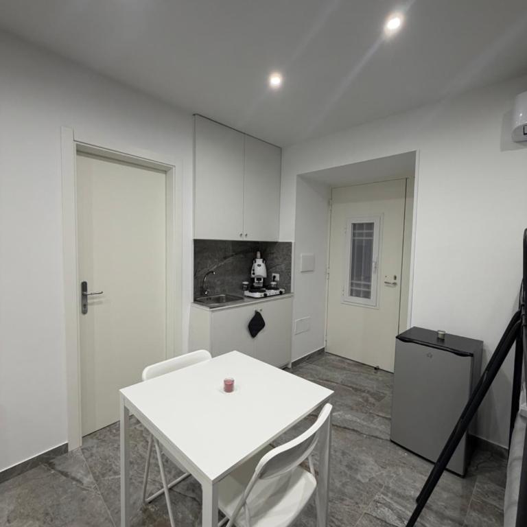 Sorrentino Apartments Chic Comfort - One-Bedroom Apartment - 9