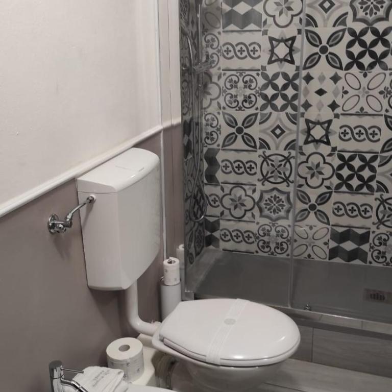 Dimora Sotto la Rocca - Camera Matrimoniale con Bagno Privato - 6