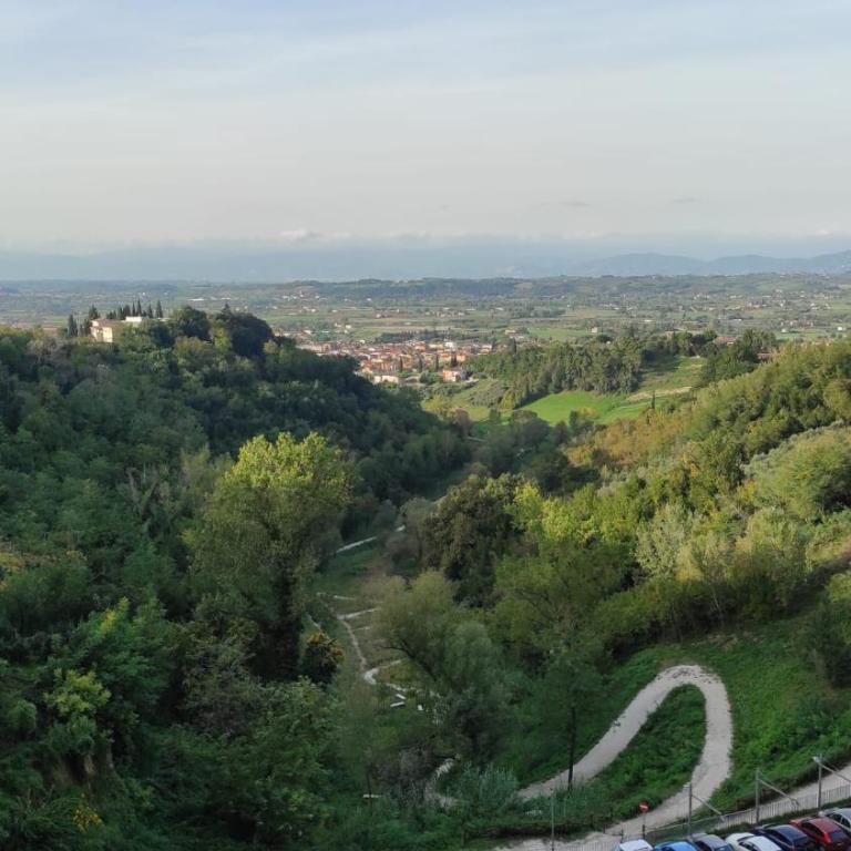 Dimora Sotto la Rocca - Camera Matrimoniale con Vista Giardino - 6