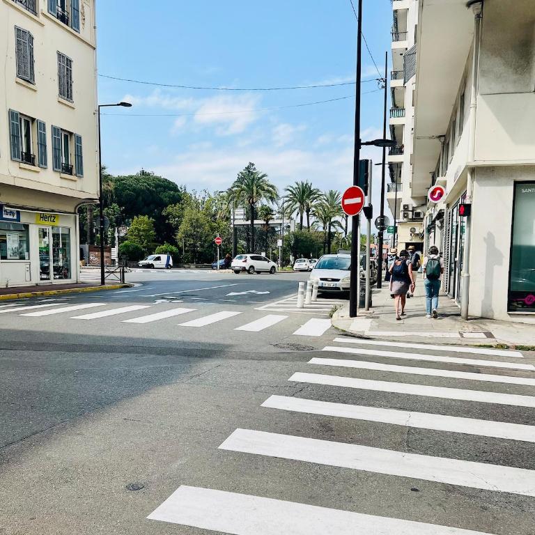 T2 proche gare, plein centre ville Antibes - Appartement 1 Chambre - 6