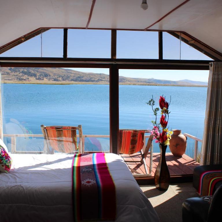 Uros Titicaca Star - Habitación con cama extragrande y vistas al lago - 2