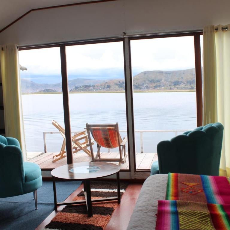 Uros Titicaca Star - Habitación con cama extragrande y vistas al lago - 9