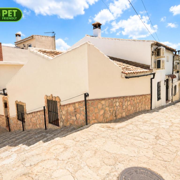 Casa Calma con Patio. A 500 m de Puente Nuevo - Casa con 1 dormitorio - 25