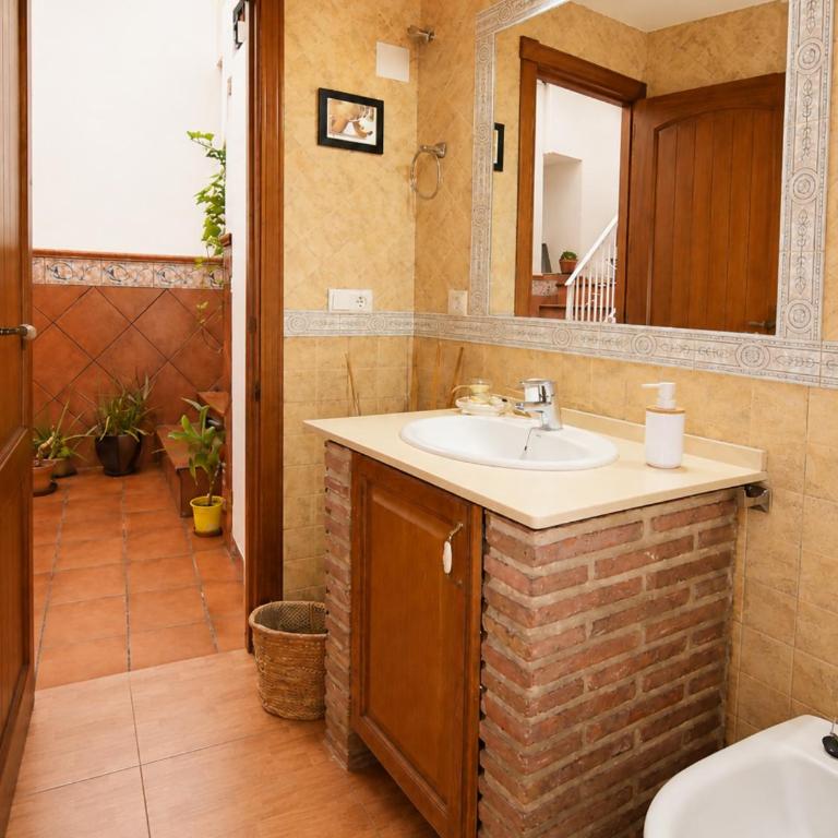 Casa Calma con Patio. A 500 m de Puente Nuevo - Casa con 1 dormitorio - 35
