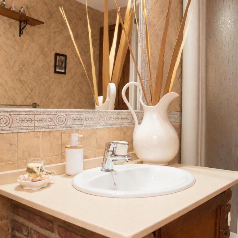 Casa Calma con Patio. A 500 m de Puente Nuevo - Casa con 1 dormitorio - 38