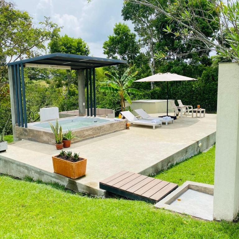 Refugio Botánico en Cerritos pereira Jacuzzi y naturaleza - Casa de 3 dormitorios - 1